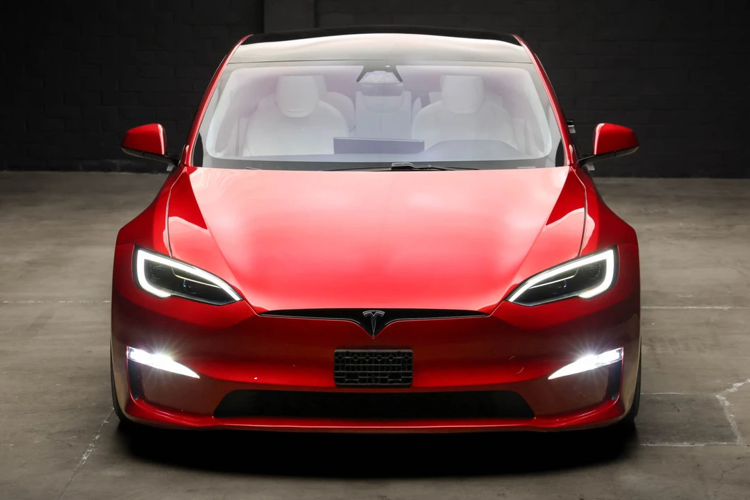 2023 Tesla Model S Plaid - Image 18 of 31