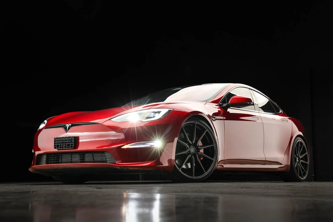 2023 Tesla Model S Plaid - Image 15 of 31