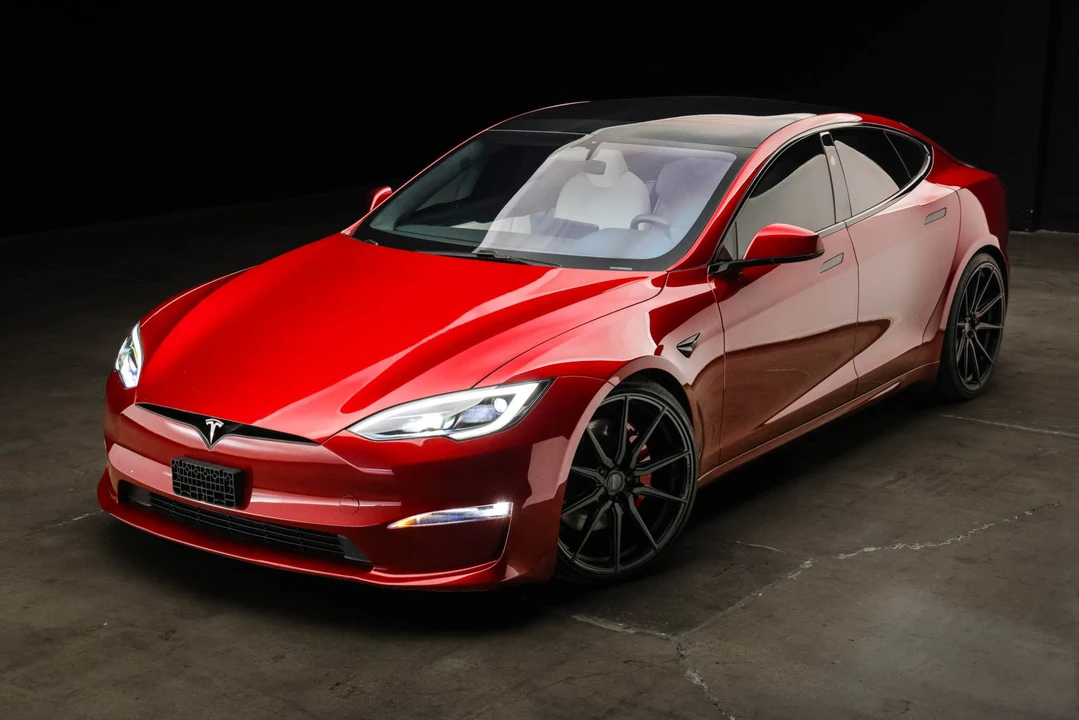 2023 Tesla Model S Plaid - Image 16 of 31