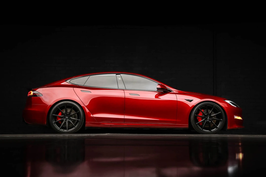 2023 Tesla Model S Plaid - Image 25 of 31