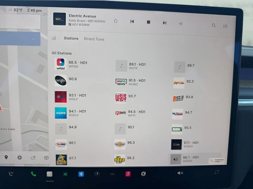 2023 Tesla Model S Plaid - Image 19 of 31