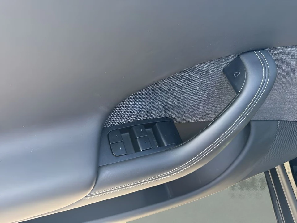2023 Tesla Model S Plaid - Image 29 of 31