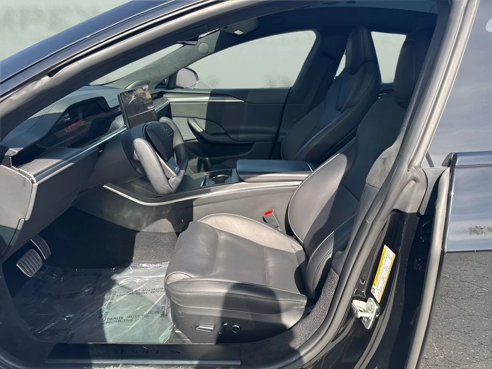 2023 Tesla Model S Plaid - Image 9 of 31