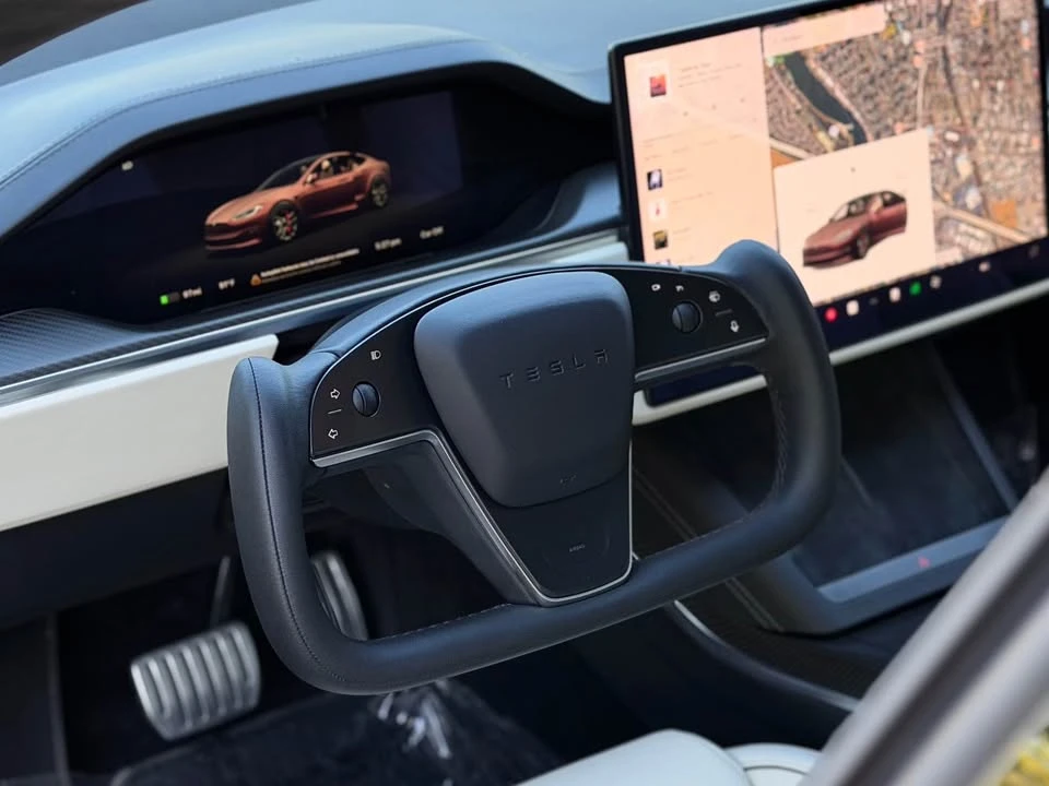 2023 Tesla Model S Plaid - Image 13 of 20