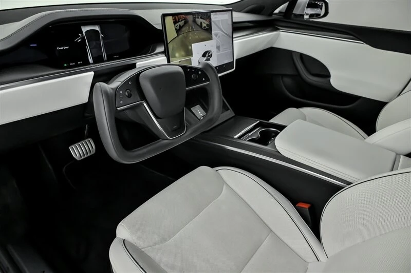 2023 Tesla Model S Plaid - Image 19 of 21