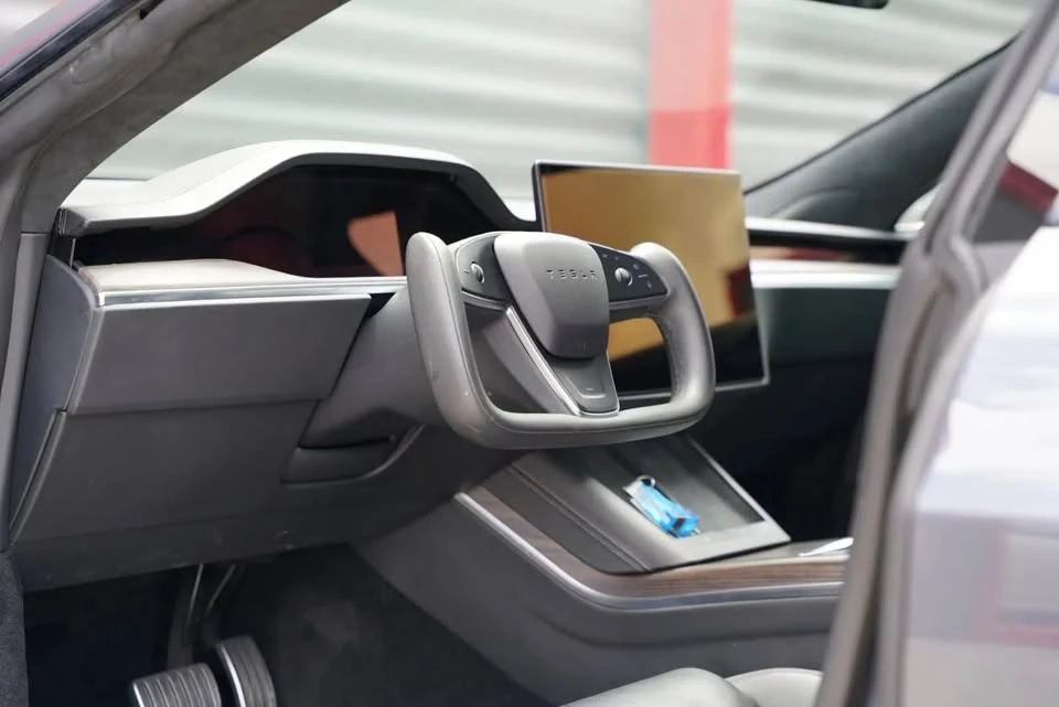 2023 Tesla Model S - Image 9 of 17