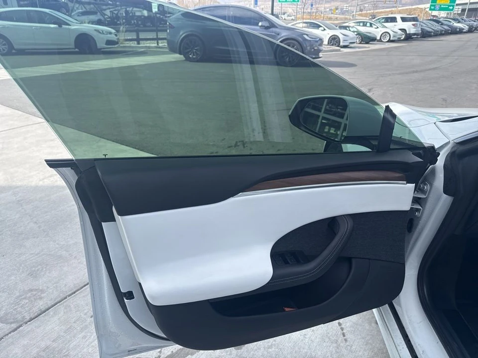 2023 Tesla Model S - Image 11 of 21