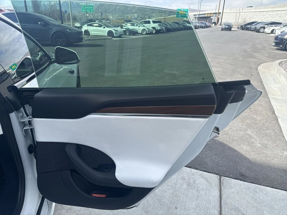2023 Tesla Model S - Image 18 of 21
