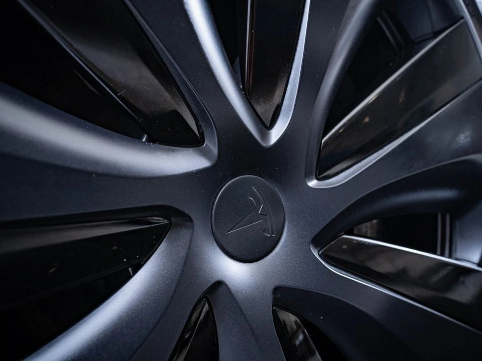 2023 Tesla Model S - Image 7 of 21