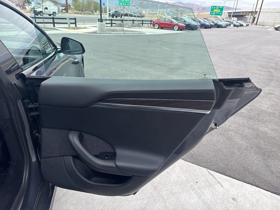 2023 Tesla Model S - Image 18 of 21
