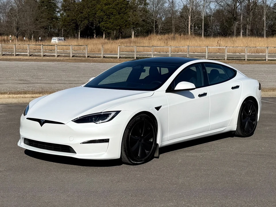 2023 Tesla Model S - Image 2 of 21