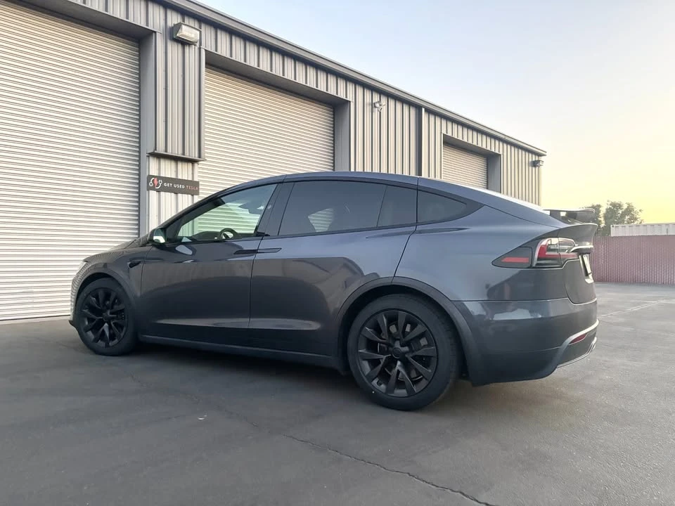 2023 Tesla Model X - Image 9 of 15