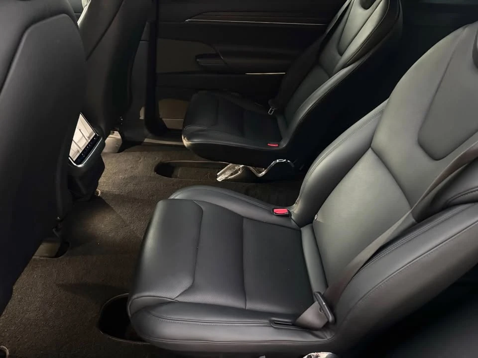 2023 Tesla Model X - Image 14 of 15