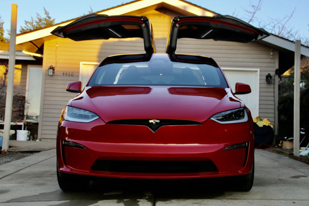 2023 Tesla Model X - Image 2 of 9