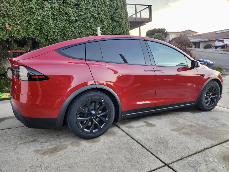 2023 Tesla Model X - Image 8 of 9