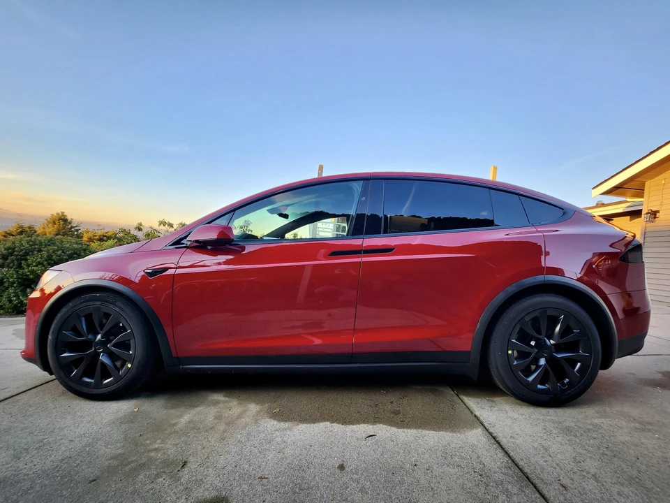 2023 Tesla Model X - Image 6 of 9