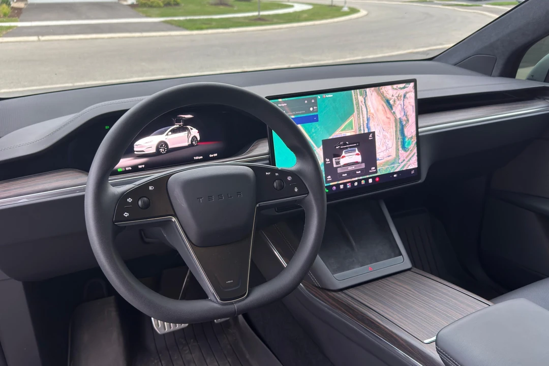2023 Tesla Model X - Image 26 of 31