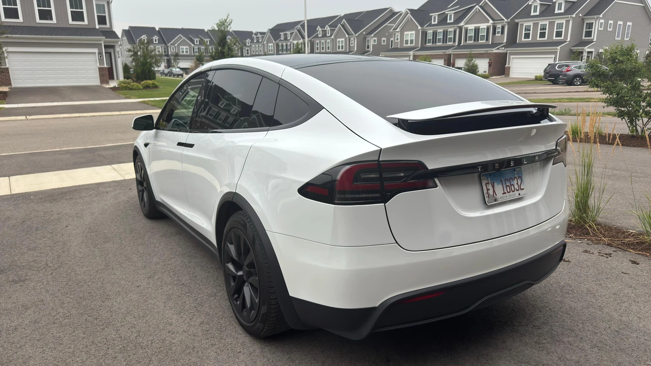 2023 Tesla Model X - Image 10 of 31