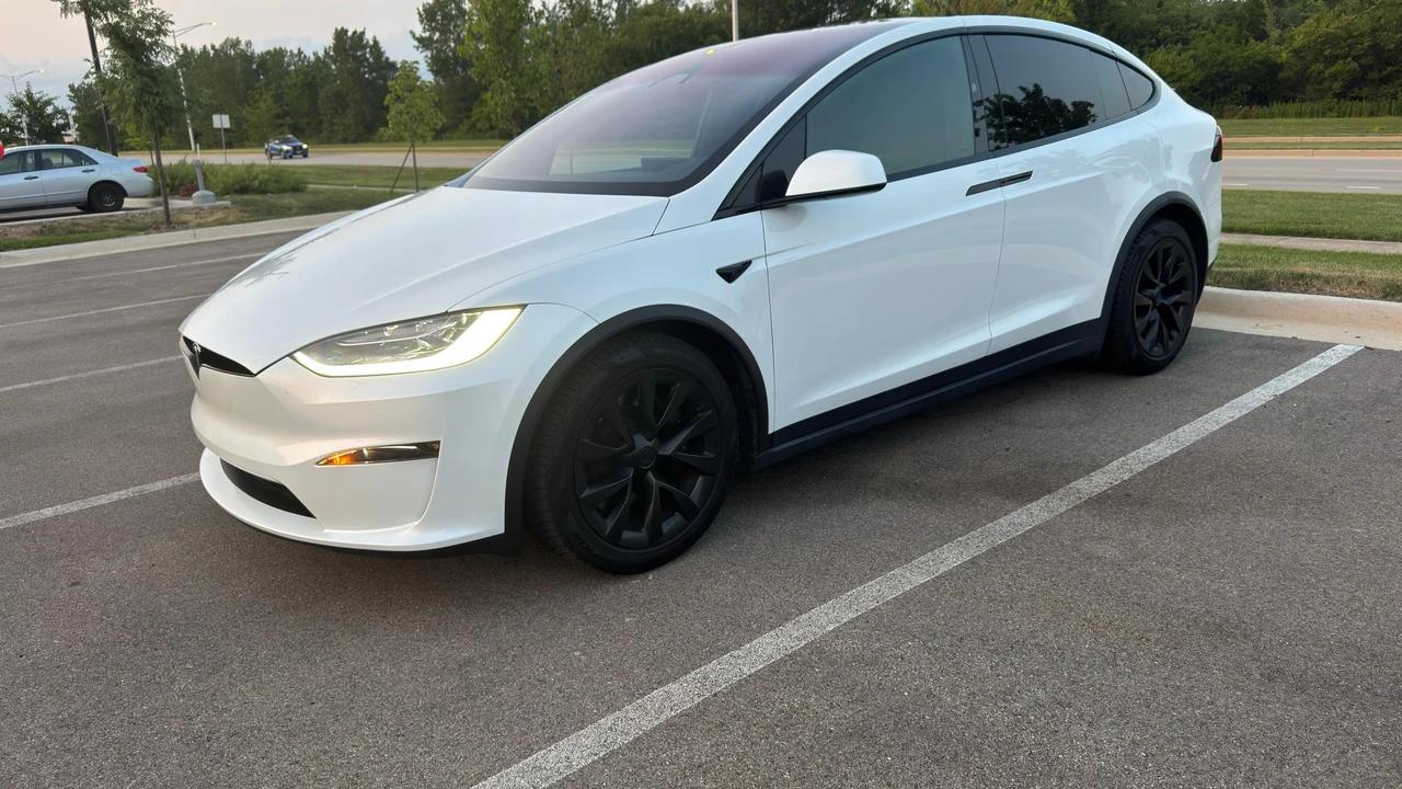 2023 Tesla Model X - Image 6 of 31