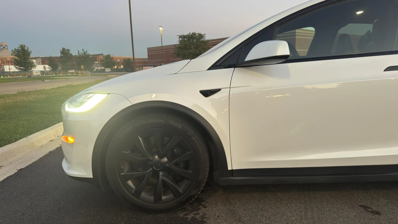 2023 Tesla Model X - Image 22 of 31