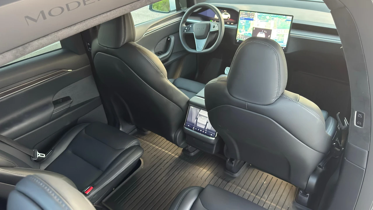 2023 Tesla Model X - Image 31 of 31