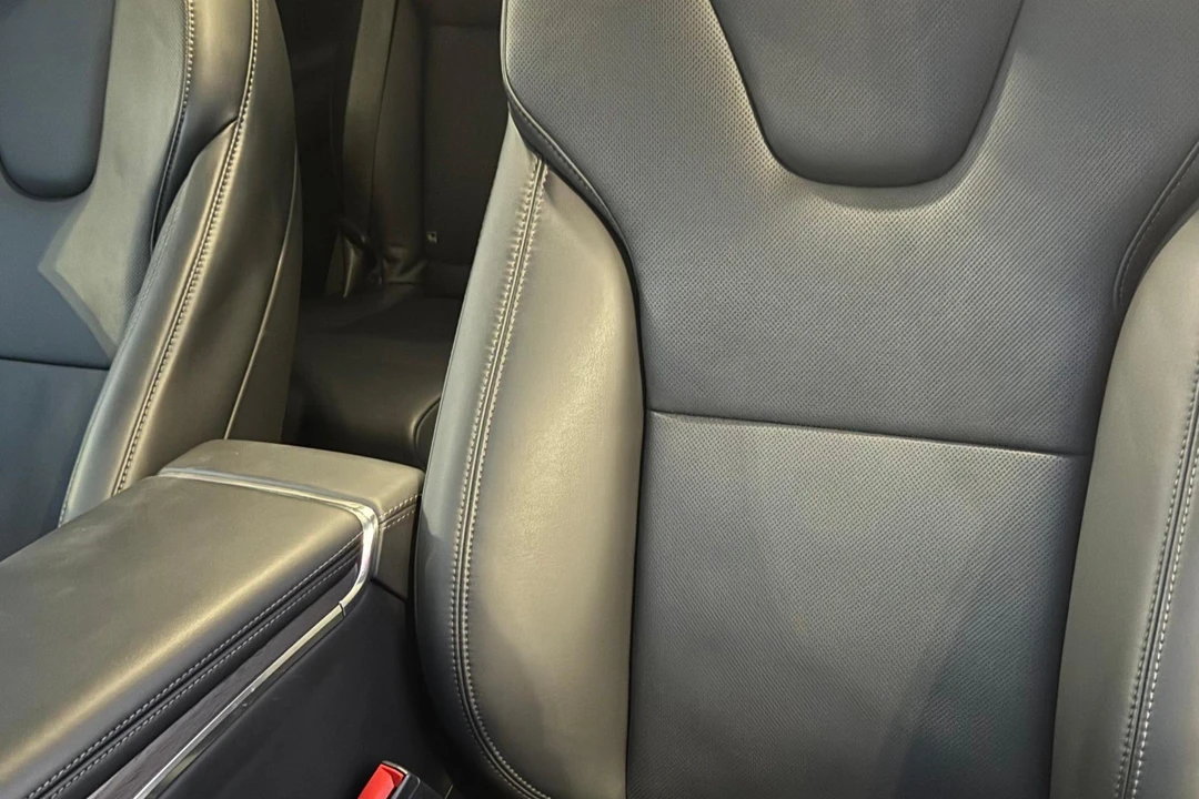 2023 Tesla Model X - Image 27 of 31