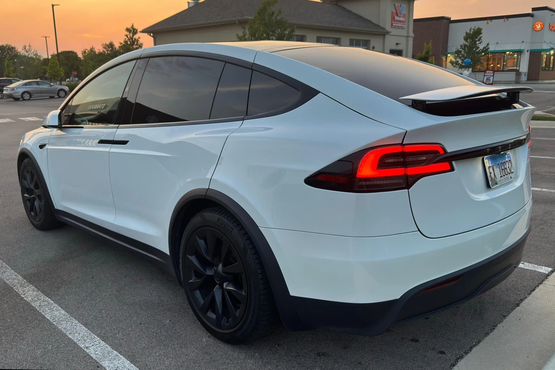 2023 Tesla Model X - Image 4 of 31