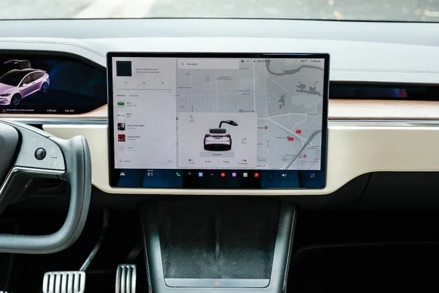 2023 Tesla Model X - Image 11 of 12