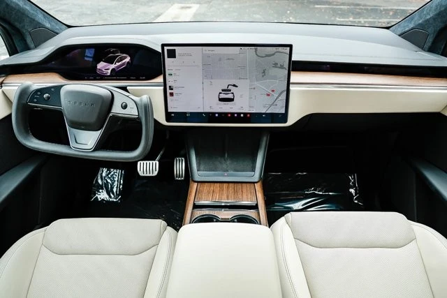 2023 Tesla Model X - Image 10 of 12
