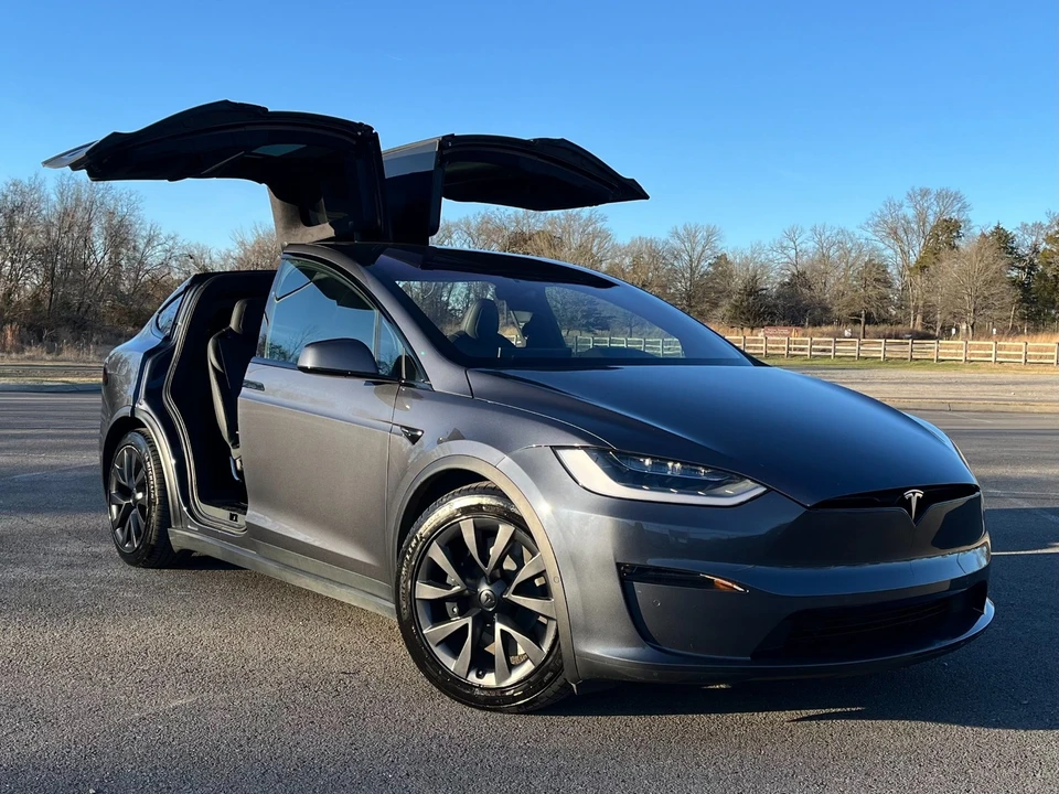 2023 Tesla Model X - Image 14 of 21