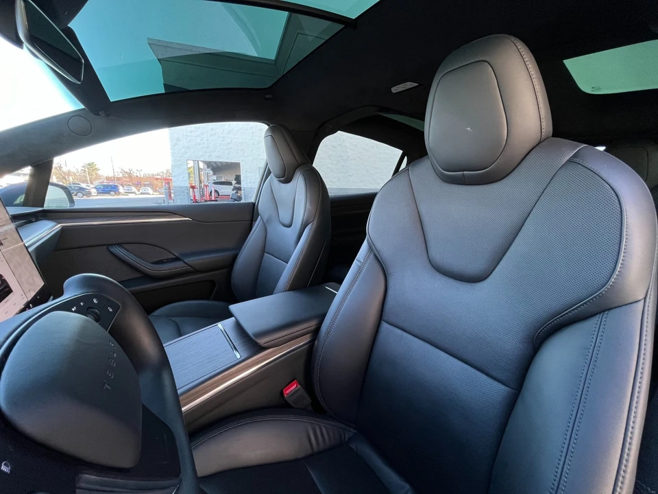 2023 Tesla Model X - Image 19 of 21
