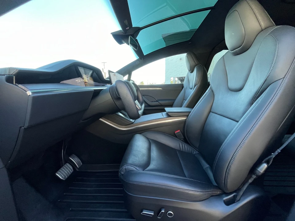 2023 Tesla Model X - Image 17 of 21