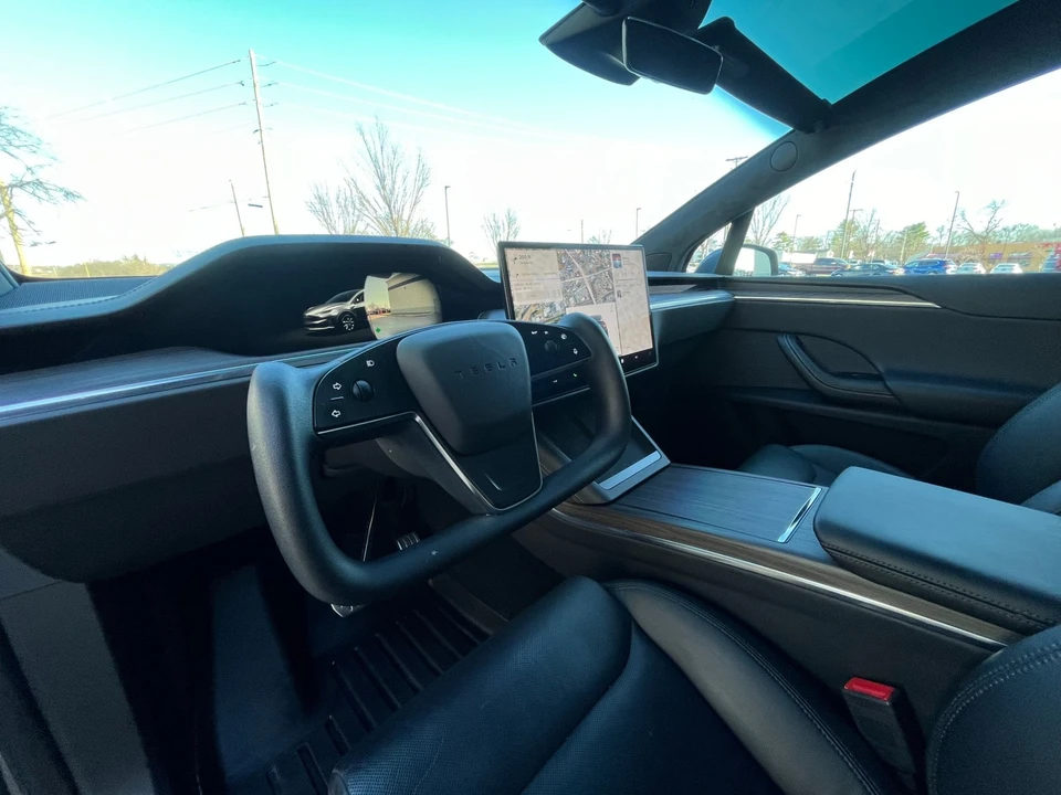 2023 Tesla Model X - Image 18 of 21