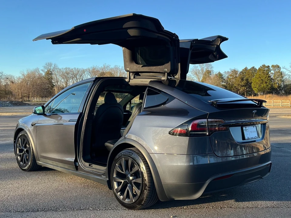 2023 Tesla Model X - Image 15 of 21
