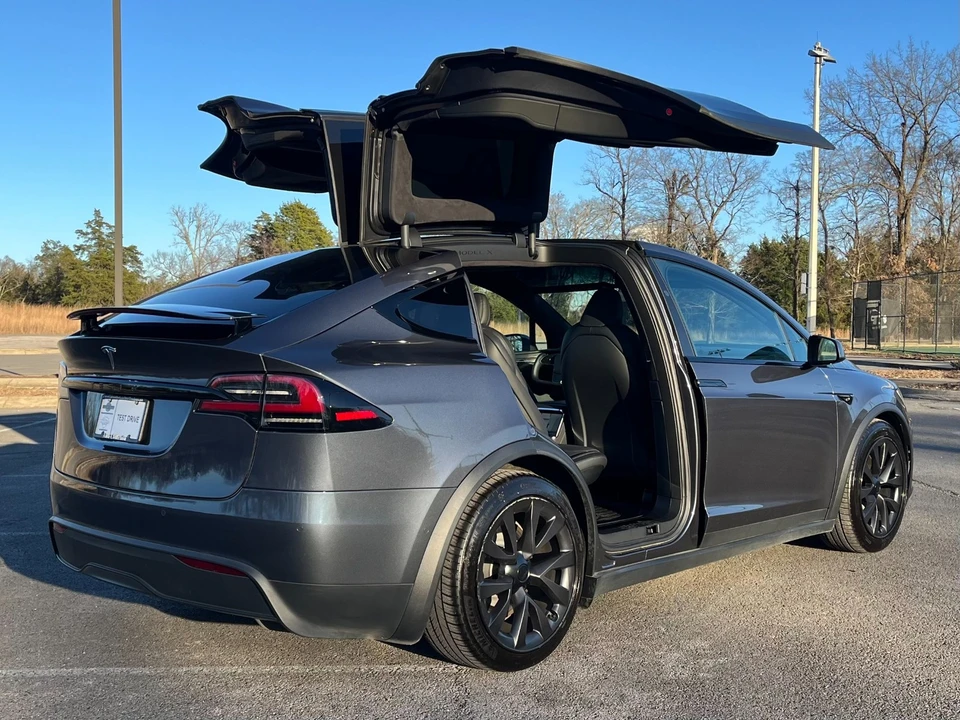 2023 Tesla Model X - Image 13 of 21