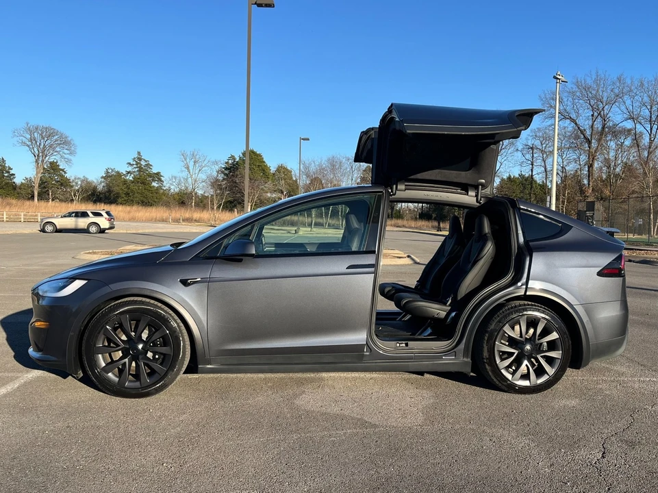 2023 Tesla Model X - Image 10 of 21