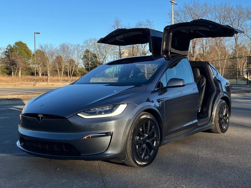 2023 Tesla Model X - Image 16 of 21