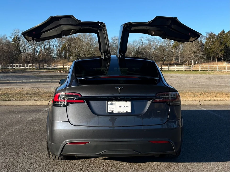 2023 Tesla Model X - Image 9 of 21