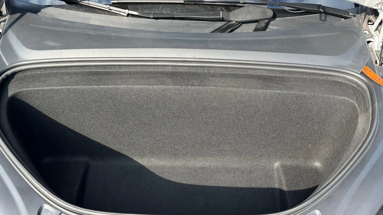 2023 Tesla Model X - Image 20 of 21