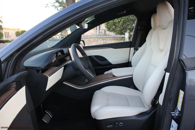 2023 Tesla Model X - Image 11 of 23