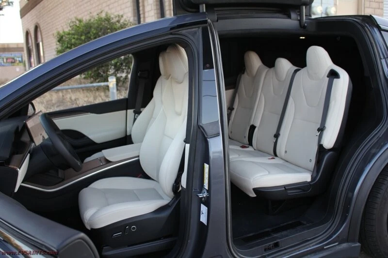 2023 Tesla Model X - Image 9 of 23