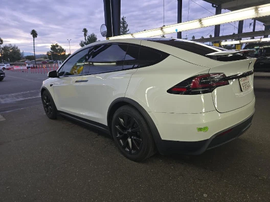 2023 Tesla Model X - Image 4 of 7