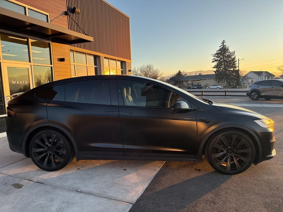 2023 Tesla Model X - Image 8 of 21