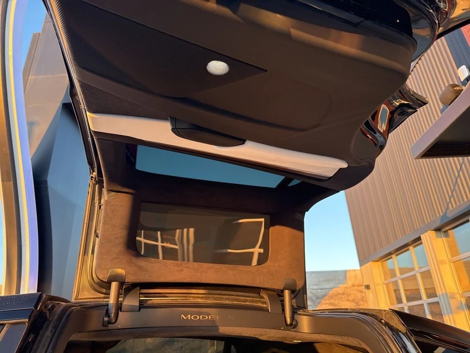 2023 Tesla Model X - Image 13 of 21