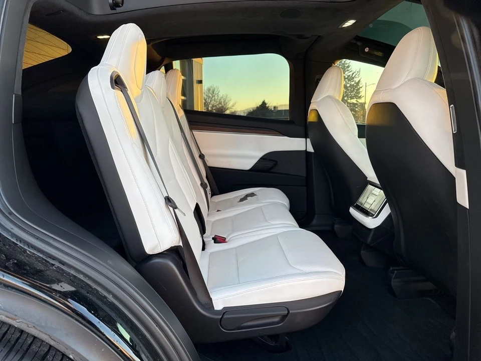 2023 Tesla Model X - Image 16 of 21