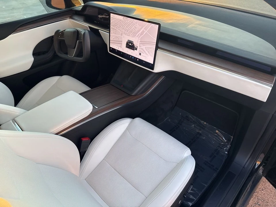 2023 Tesla Model X - Image 19 of 21