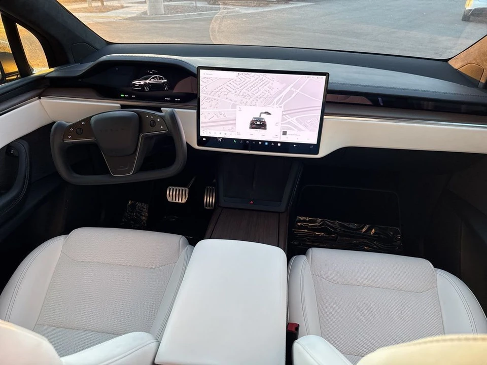 2023 Tesla Model X - Image 17 of 21