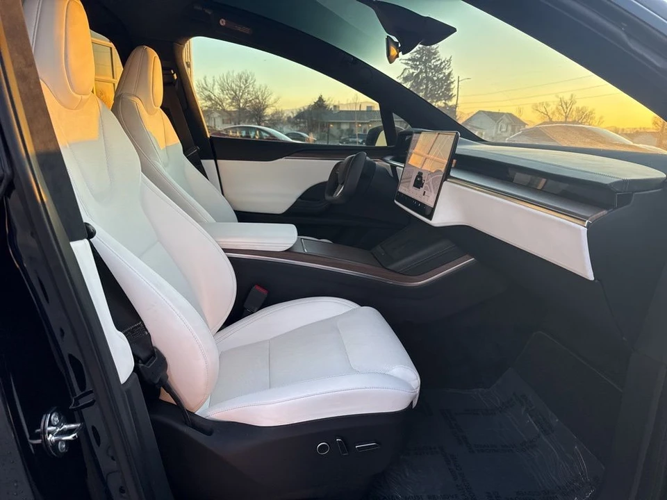 2023 Tesla Model X - Image 20 of 21