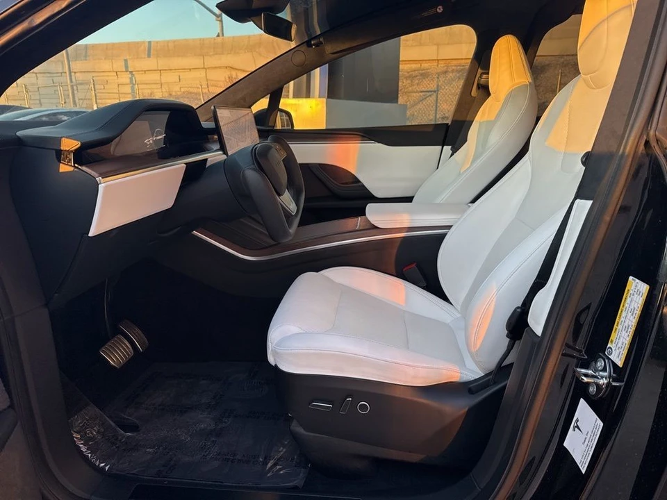 2023 Tesla Model X - Image 12 of 21