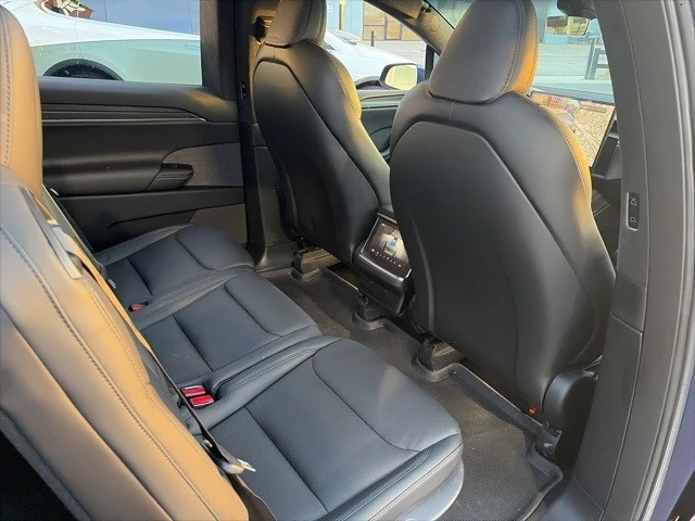 2023 Tesla Model X - Image 19 of 21